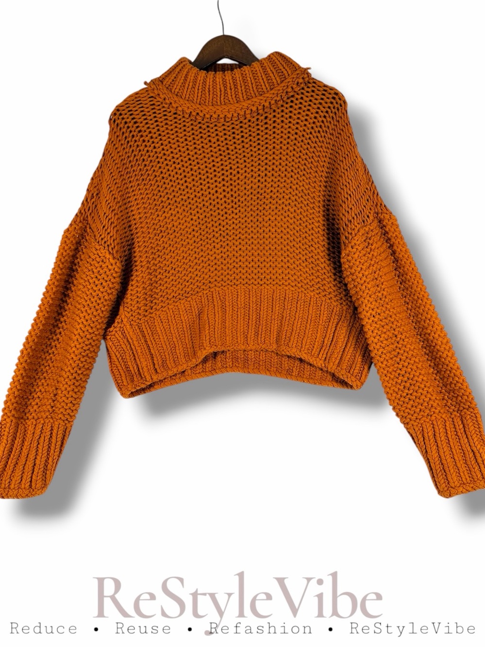 FREE PEOPLE Women’s Size M Sweater Chunky Knit Oversized Fit Cropped Style